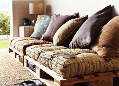 有趣更省錢！搬運貨物的棧板改裝做沙發座椅——武漢裝修省錢妙招